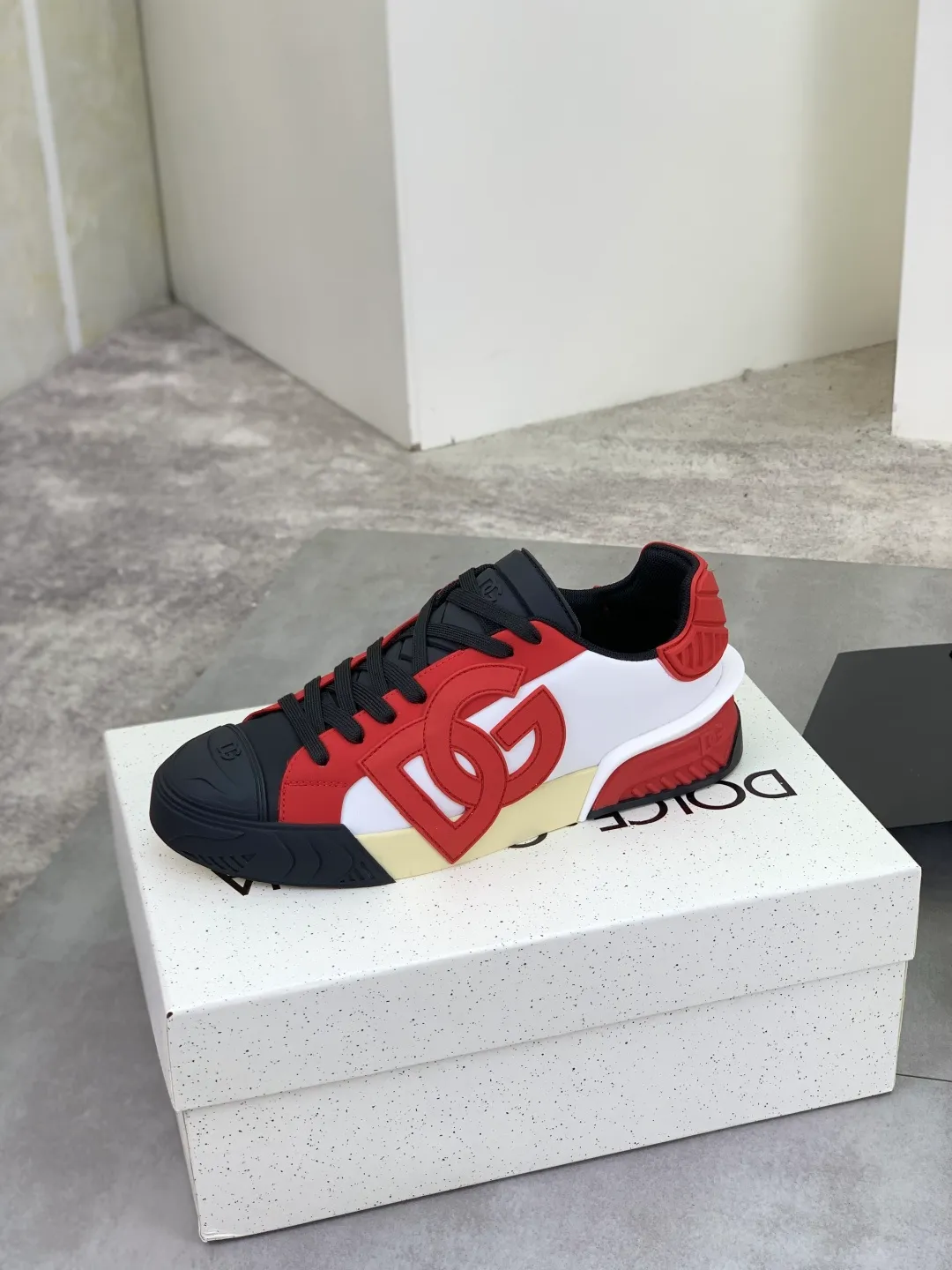 Men's shoes 💰P580💰 [New model] The latest hot style, top original quality, the official website synchronized with "DOLCE&GABBANA [Dolce & Gabbana] ~ High Quality." Effect Low-top casual DG men's shoes, loved by many celebrities, using high-end imported first-layer calfskin splicing logo design + cowhide feet, simple and elegant, perfectly interpreting the latest inspiration for shoes, integrating classics and fashion, luxury dreams, leading fashion Suitable for drivers, light and comfortable to drive, light and breathable for outdoor travel, high-end quality, trustworthy, 5️⃣color🉑️choice! Code number: 38-46